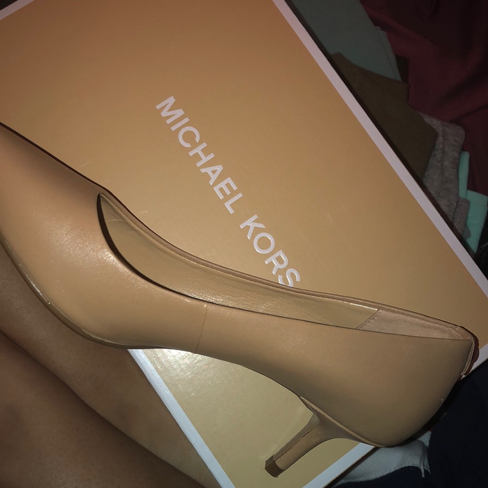 michael kors heels- NEVER WORN